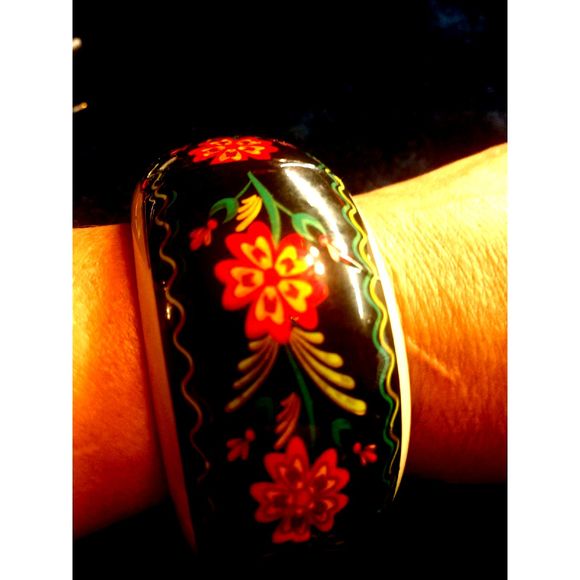 Beautiful~Vintage FLORAL ENAMEL BRACELET - Picture 2 of 3